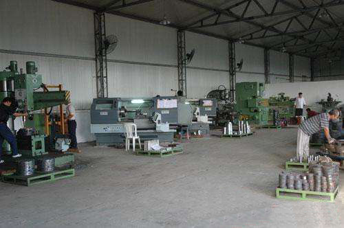 鋼軌鋸軌機(jī)生產(chǎn)車(chē)間