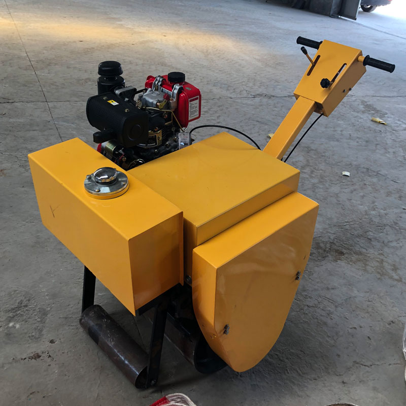 手扶式單輪壓路機實物圖2