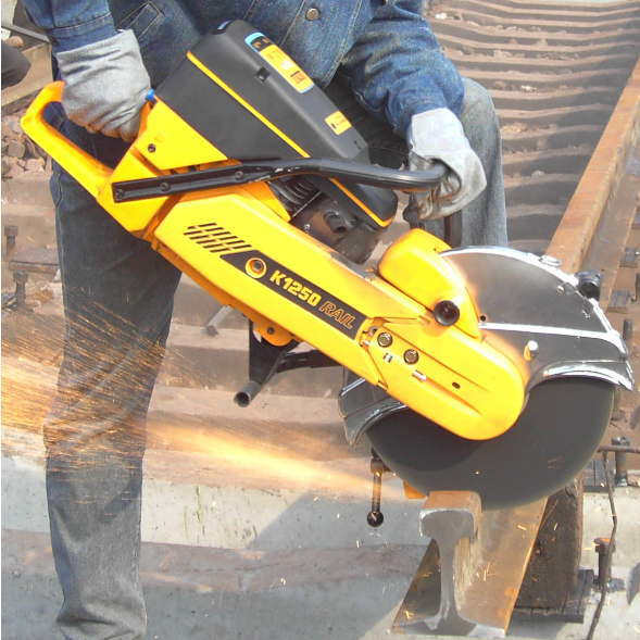 K1250內(nèi)燃鋼軌鋸軌機